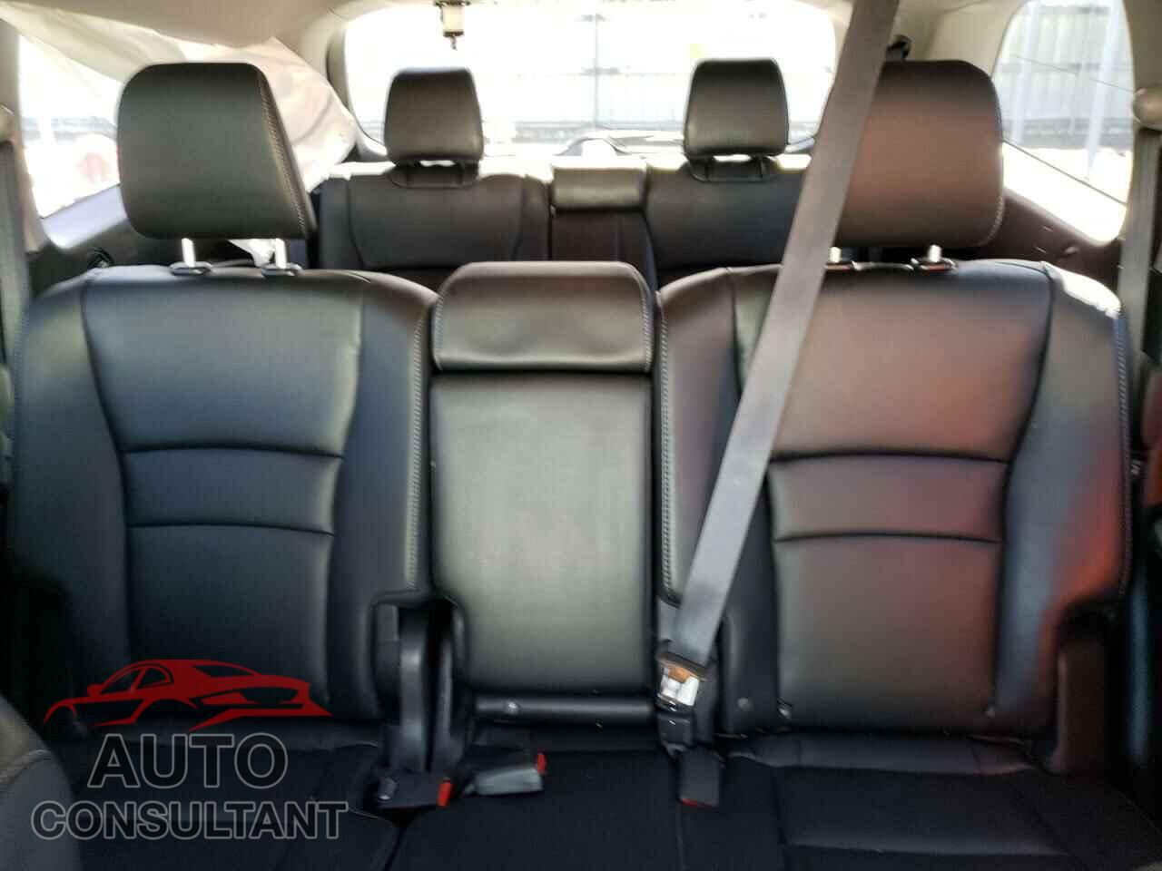 HONDA PILOT 2017 - 5FNYF6H92HB046532