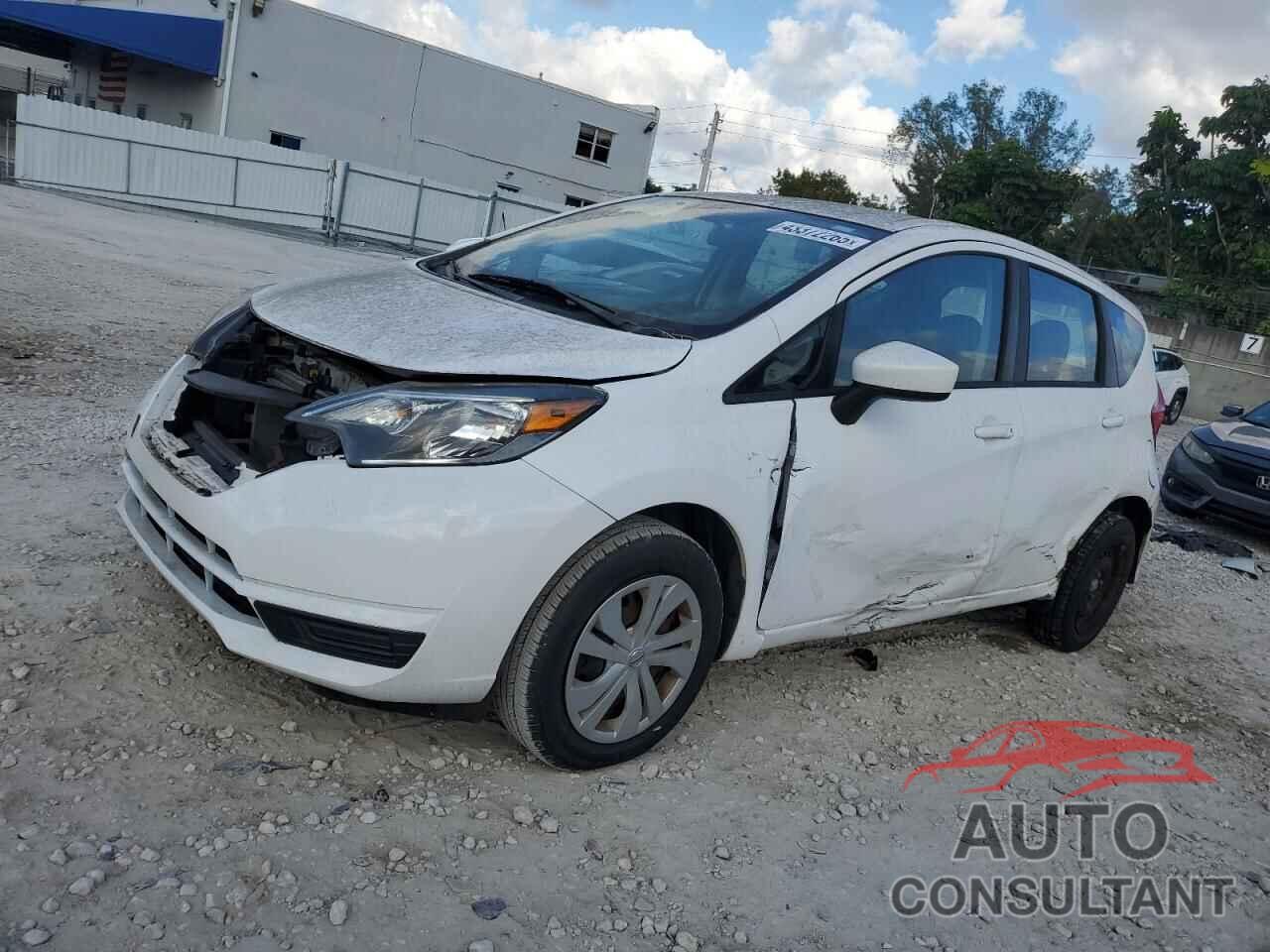 NISSAN VERSA 2018 - 3N1CE2CP0JL370178