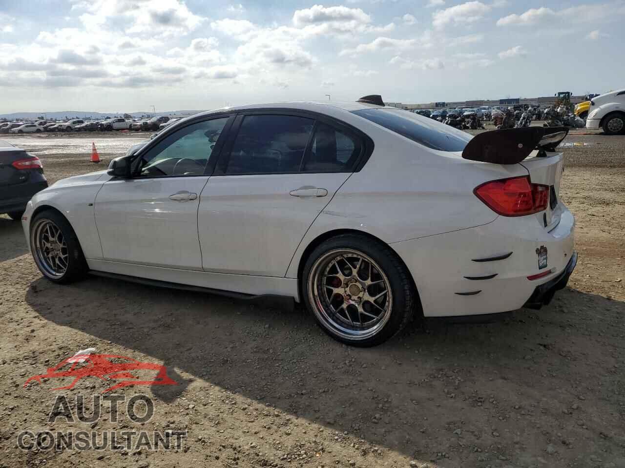 BMW 3 SERIES 2012 - WBA3C1C59CF432425