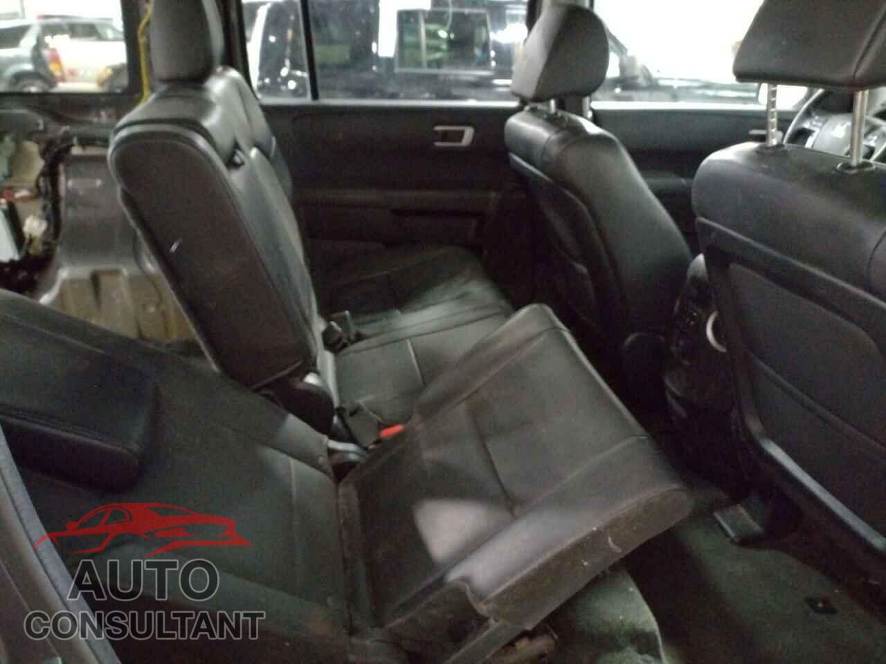 HONDA PILOT 2015 - 5FNYF4H51FB060016