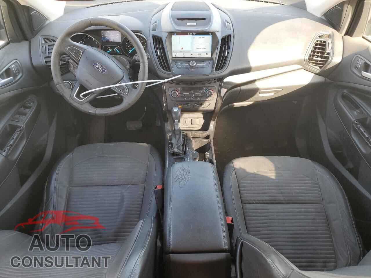 FORD ESCAPE 2017 - 1FMCU0G95HUB29891
