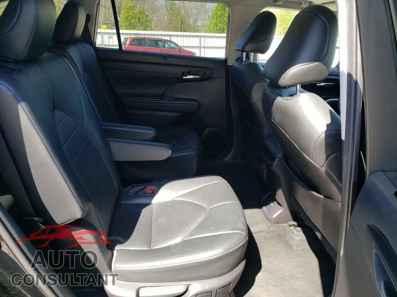 TOYOTA HIGHLANDER 2021 - 5TDGZRAH3MS031341