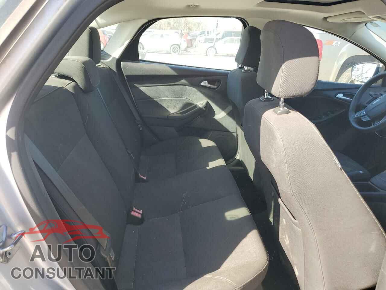 FORD FOCUS 2015 - 1FADP3F2XFL242783