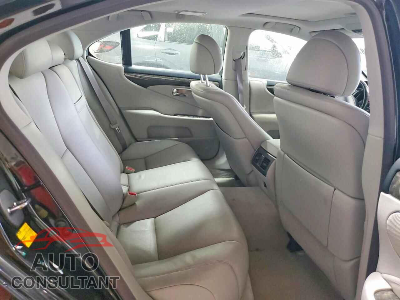 LEXUS LS 2009 - JTHCL46F895001659