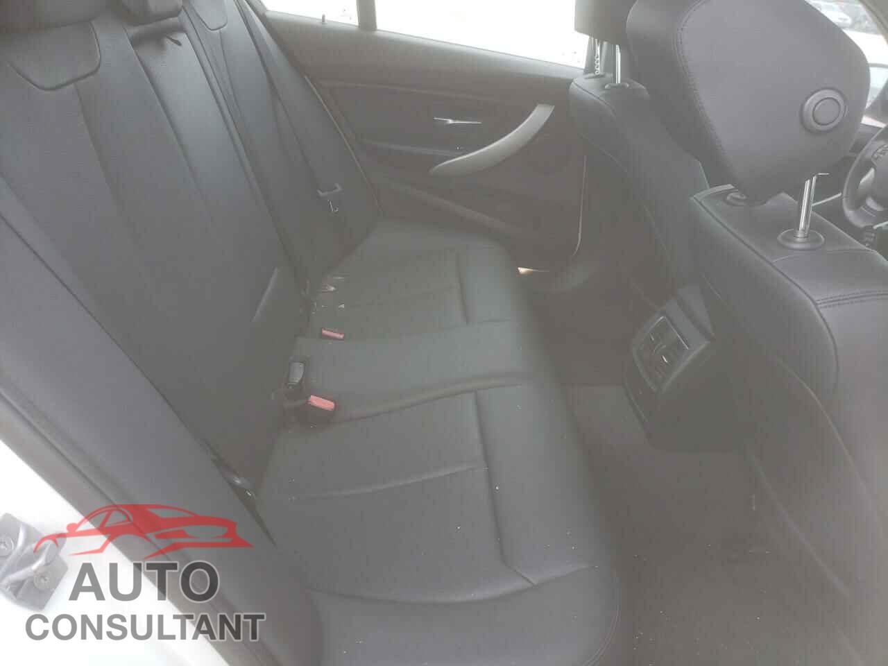 BMW 3 SERIES 2016 - WBA8E1G55GNU12243