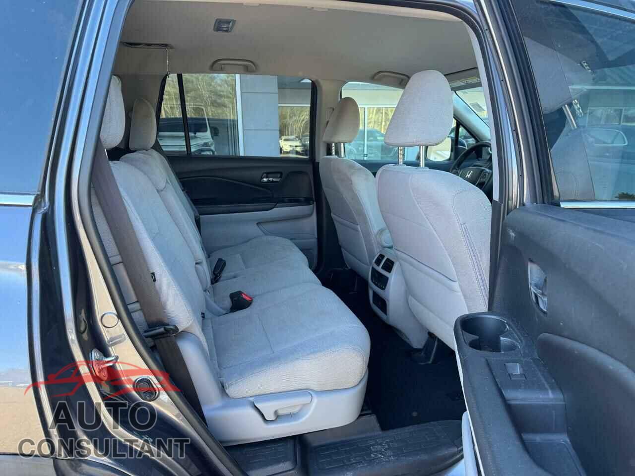 HONDA PILOT 2017 - 5FNYF6H32HB005734