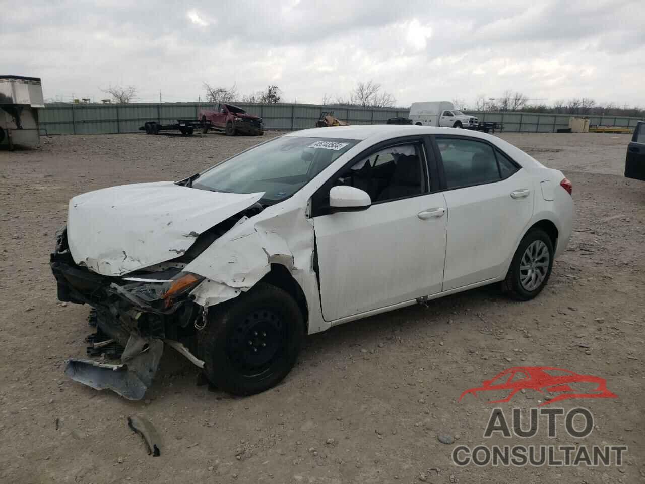 TOYOTA COROLLA 2018 - 5YFBURHE5JP801497