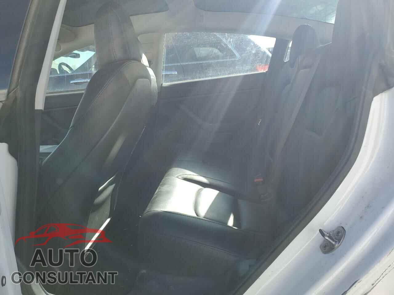 TESLA MODEL 3 2019 - 5YJ3E1EB0KF390214