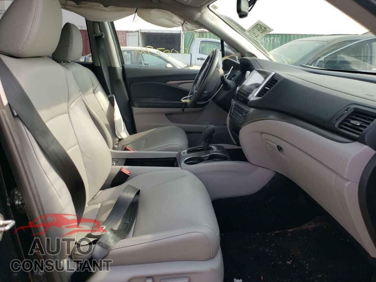 HONDA PILOT 2017 - 5FNYF6H50HB064931