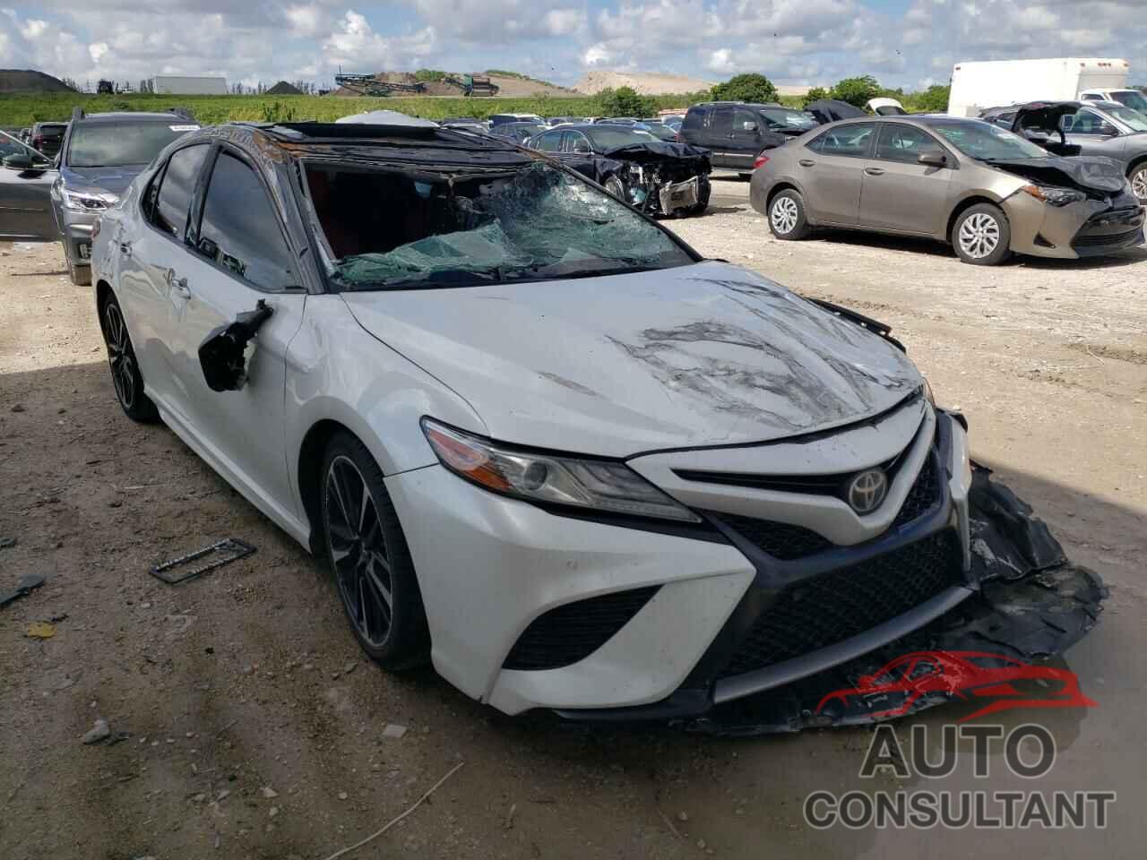 TOYOTA CAMRY 2018 - 4T1B61HK6JU010458