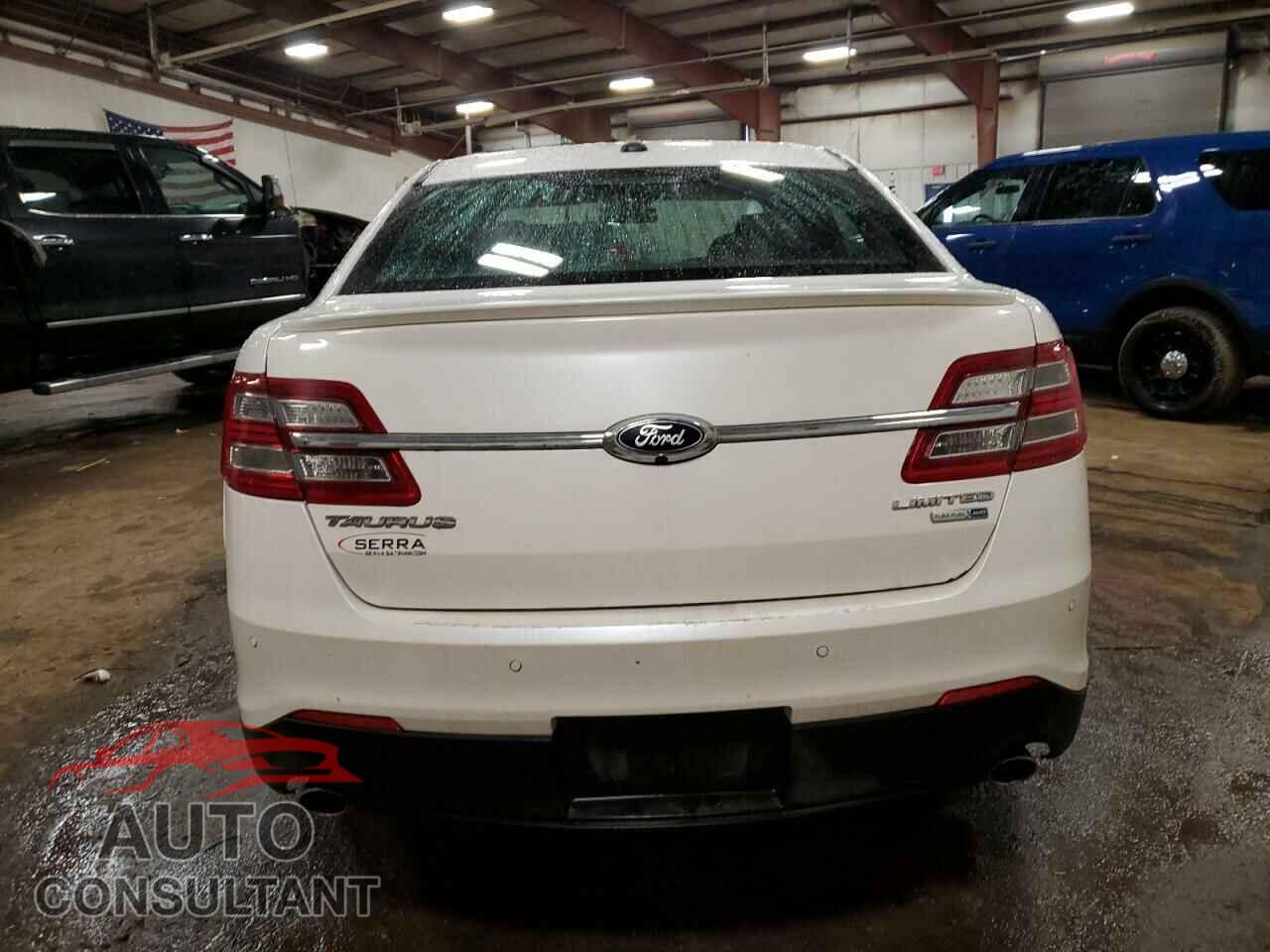 FORD TAURUS 2018 - 1FAHP2J82JG132979
