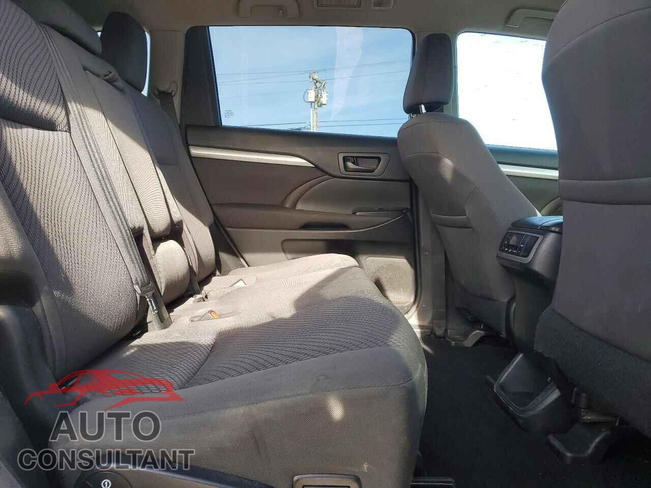 TOYOTA HIGHLANDER 2018 - 5TDBGRFH8JS045885
