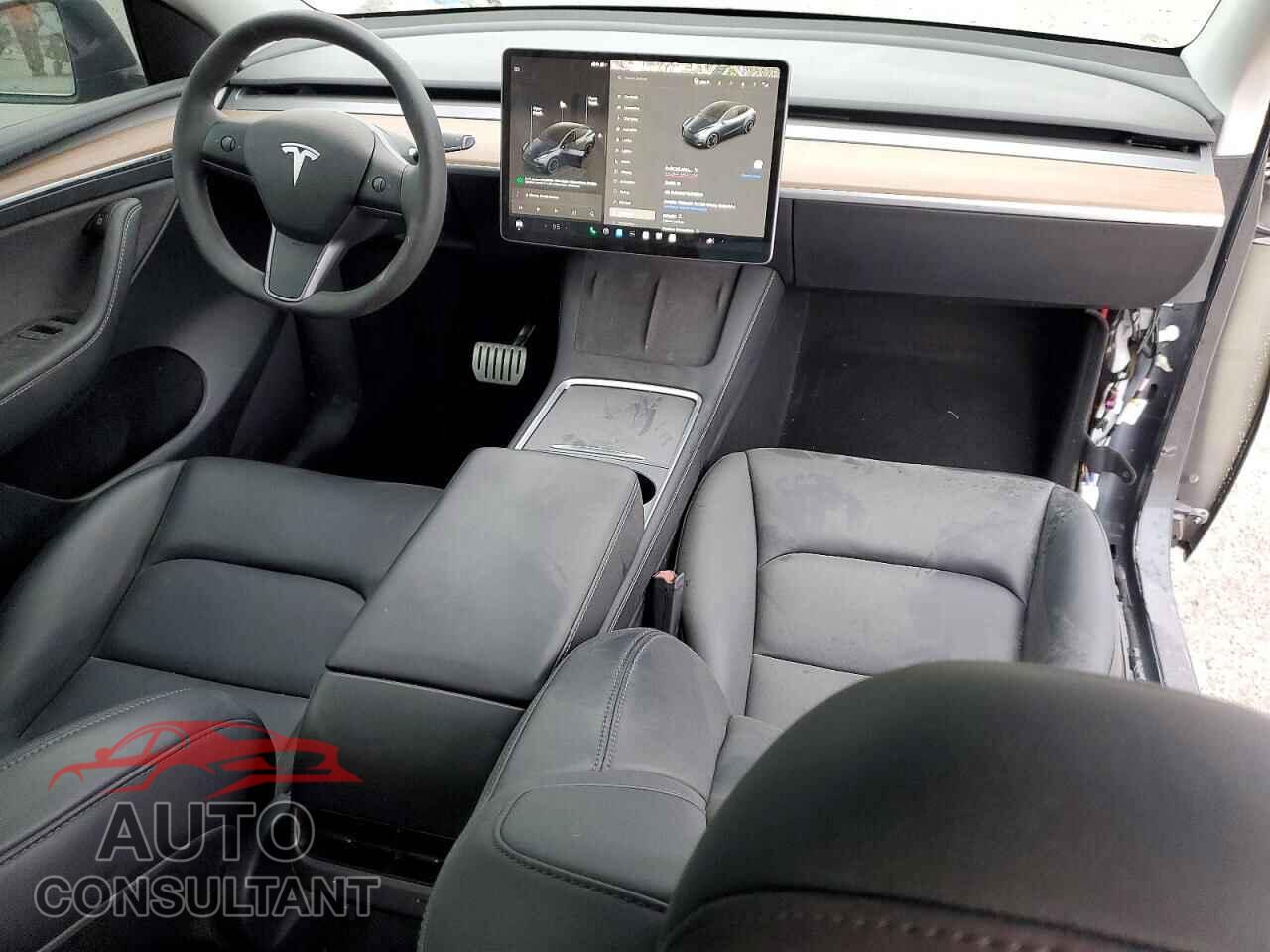 TESLA MODEL Y 2024 - 7SAYGDEF7RF085780