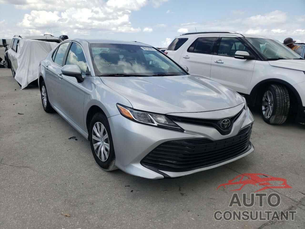 TOYOTA CAMRY 2018 - 4T1B11HK0JU556199
