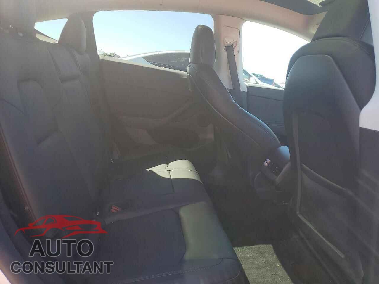 TESLA MODEL Y 2024 - 7SAYGDEE9RF069927