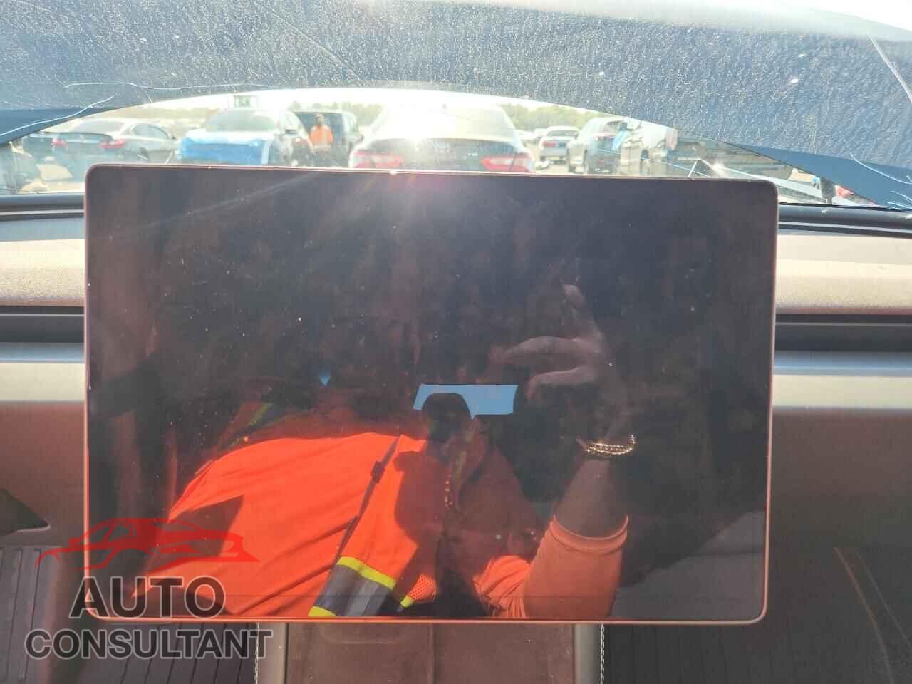TESLA MODEL 3 2024 - 5YJ3E1EA5RF739630