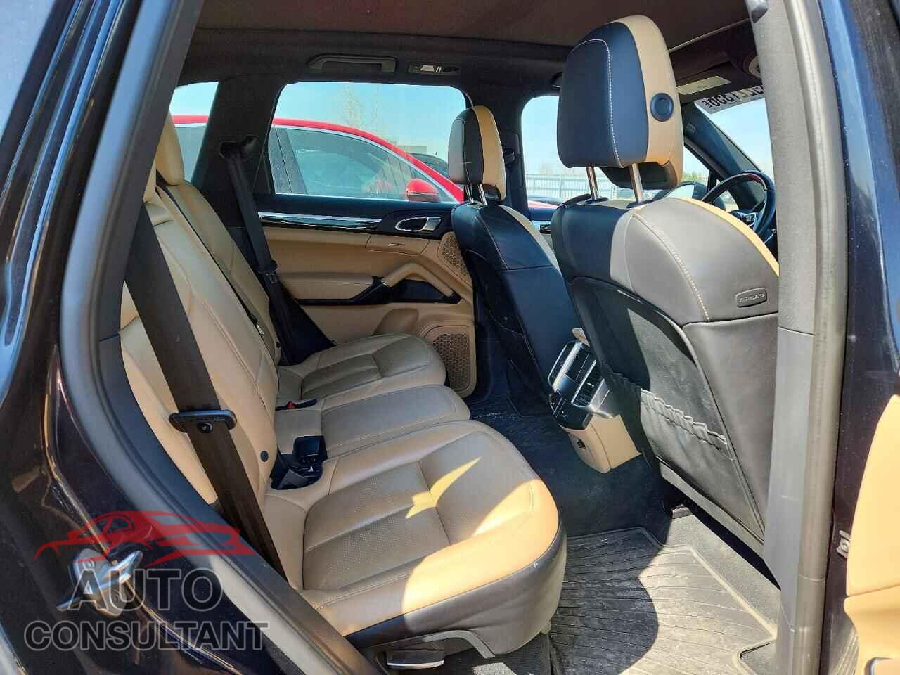 PORSCHE CAYENNE 2016 - WP1AA2A29GKA14943