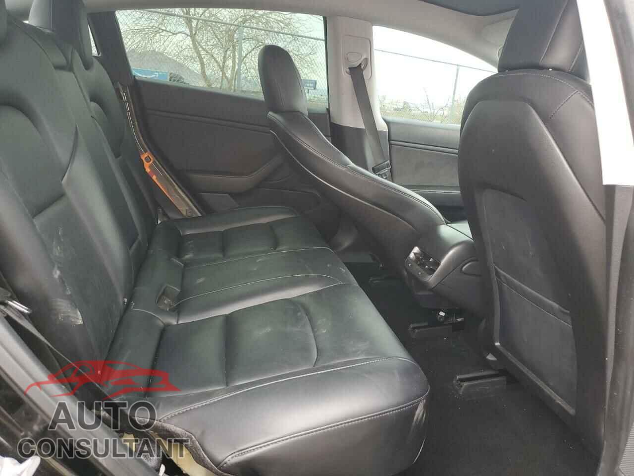 TESLA MODEL 3 2018 - 5YJ3E1EA8JF176092