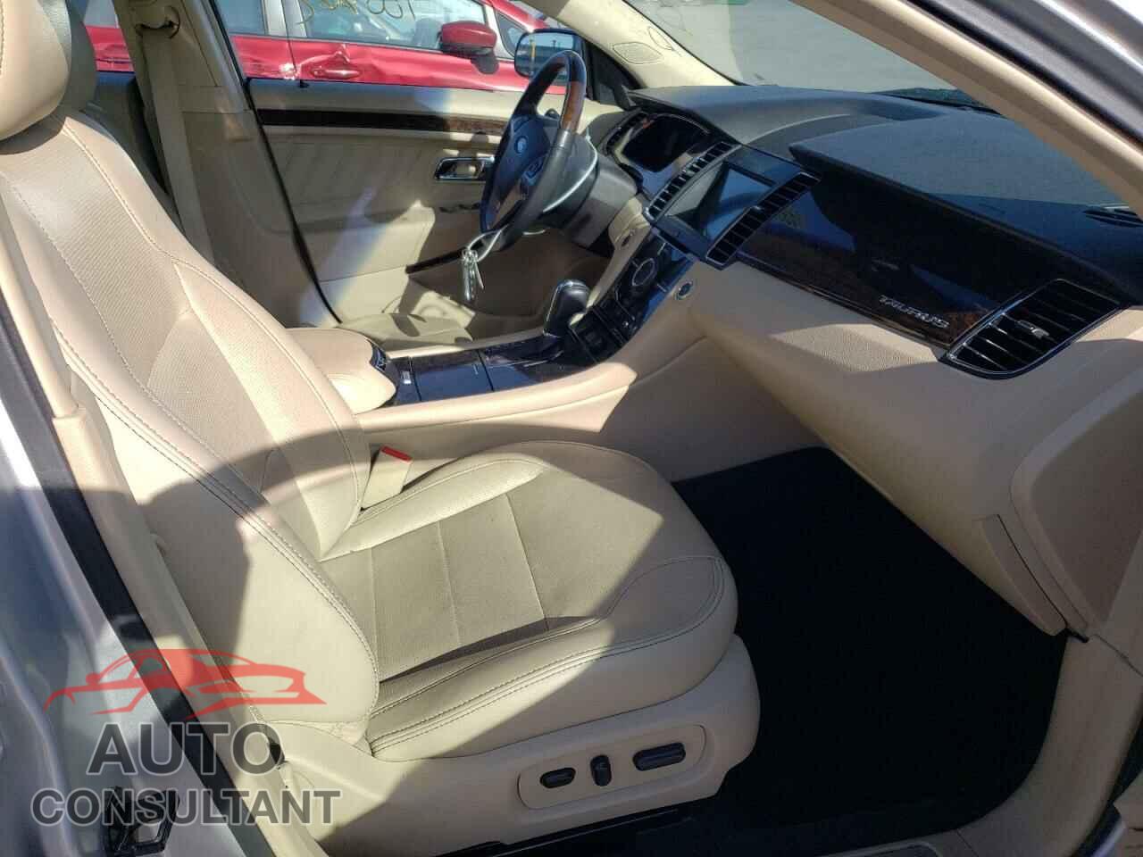 FORD TAURUS 2018 - 1FAHP2F89JG101480
