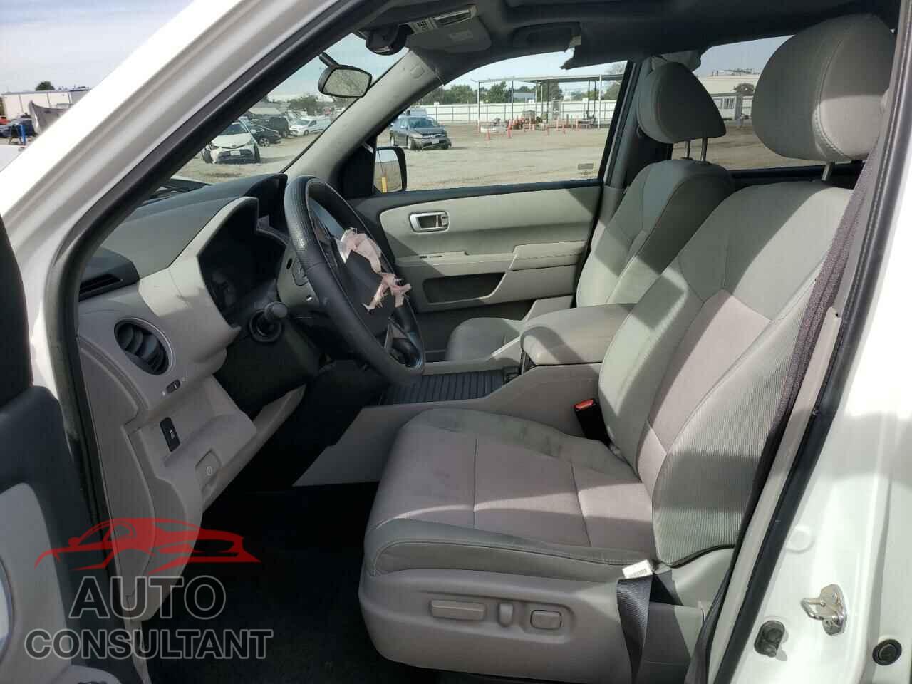 HONDA PILOT 2015 - 5FNYF3H38FB020136