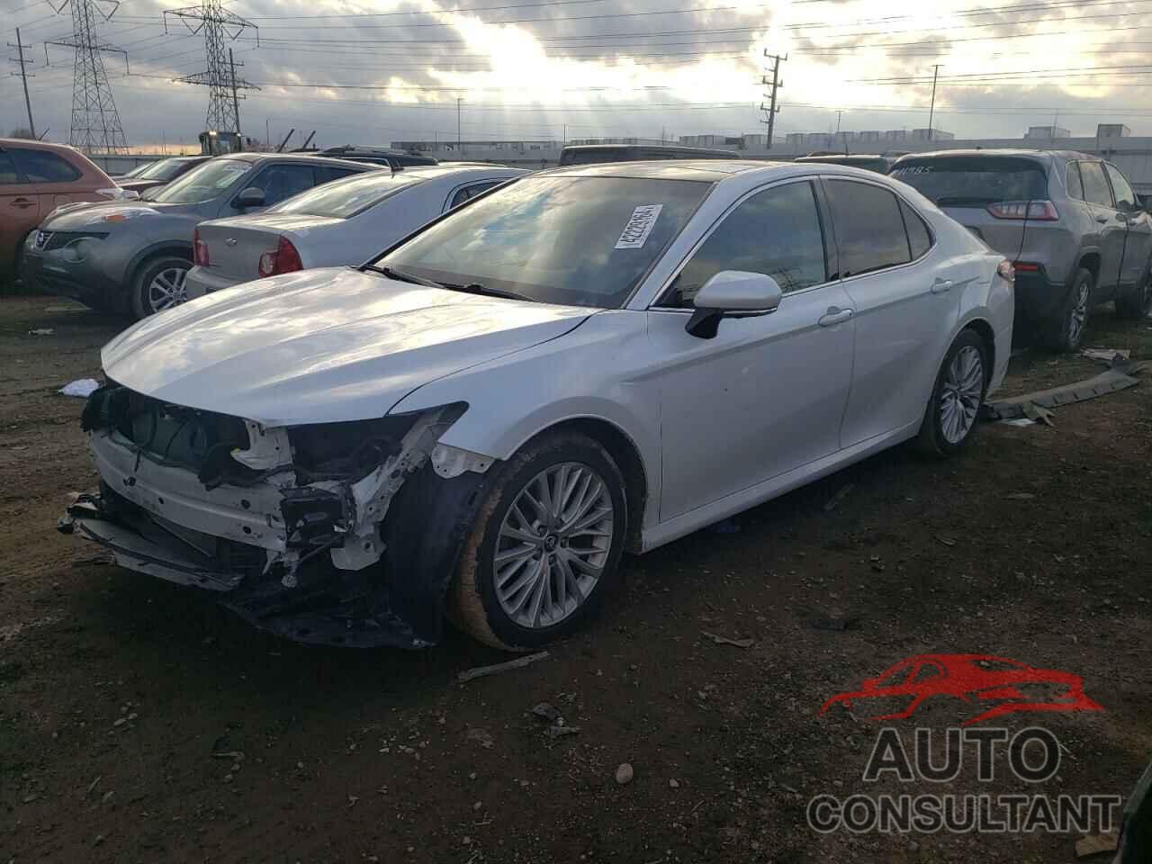 TOYOTA CAMRY 2018 - 4T1B11HK6JU118173
