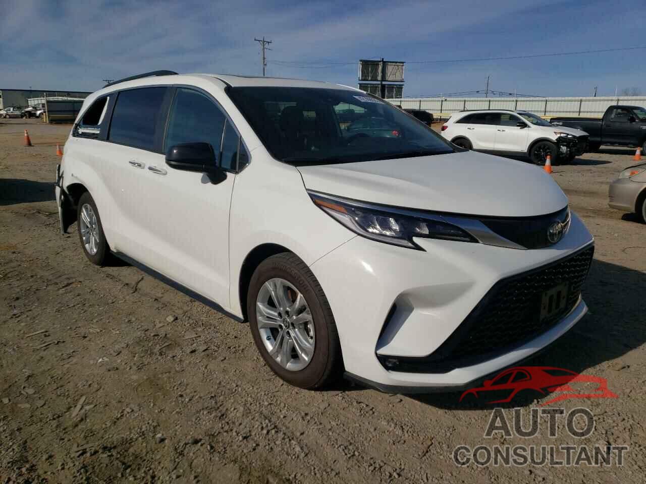 TOYOTA SIENNA 2022 - 5TDXSKFC5NS043923