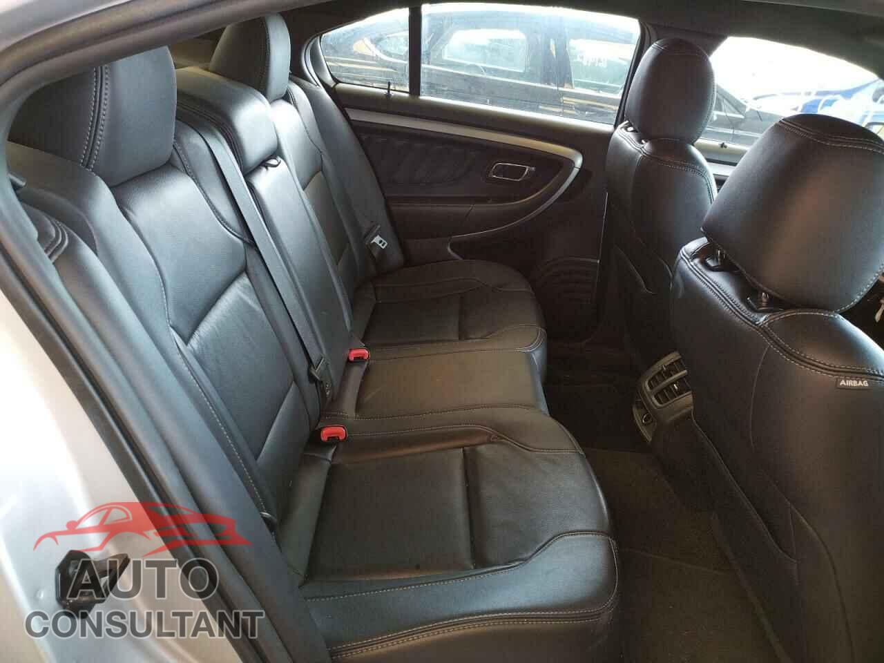 FORD TAURUS 2018 - 1FAHP2E82JG136752