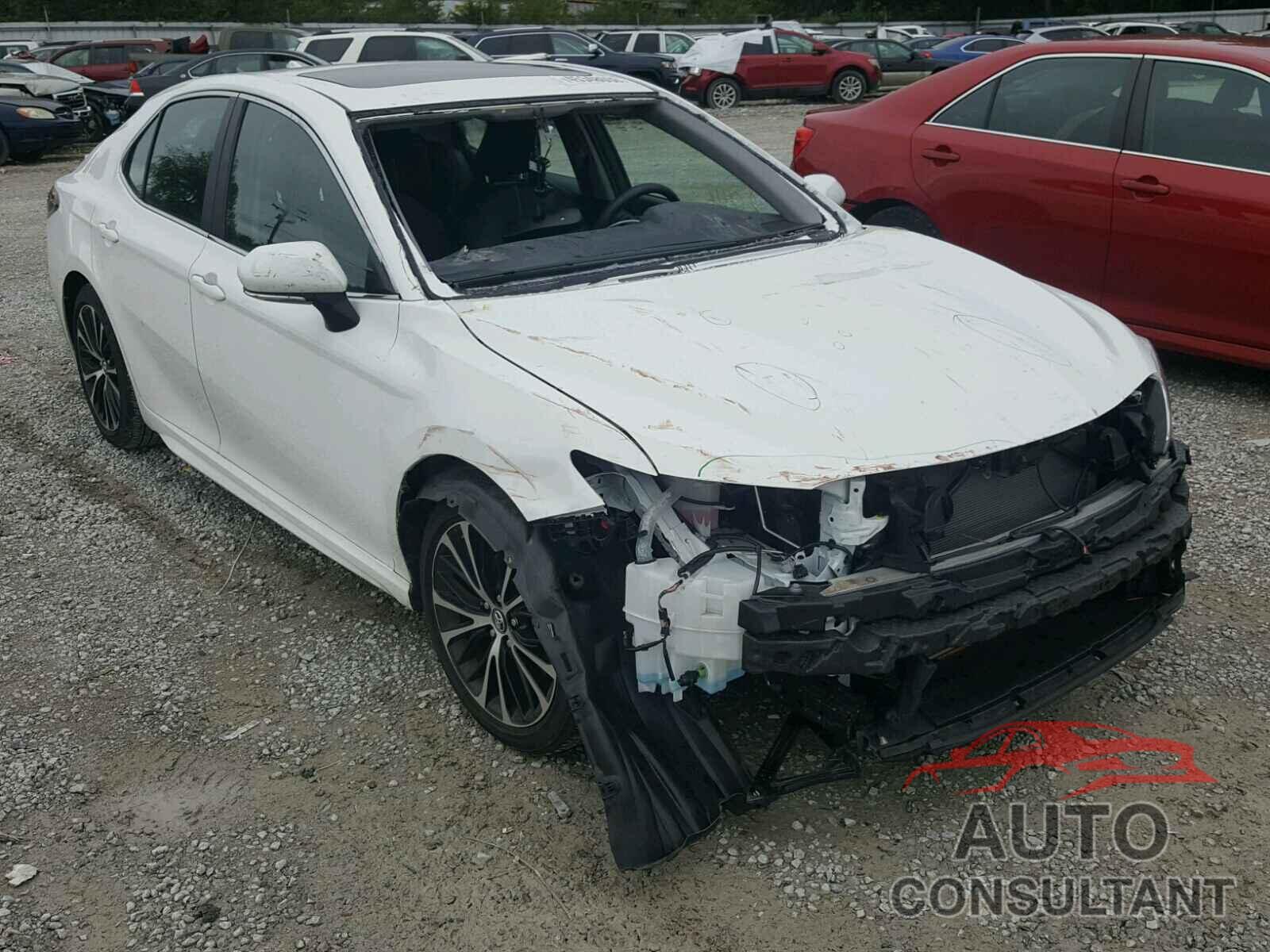 TOYOTA CAMRY 2018 - 4T1B11HK1JU014819