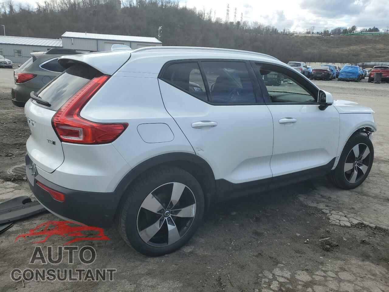 VOLVO XC40 2021 - YV4162UK8M2497025