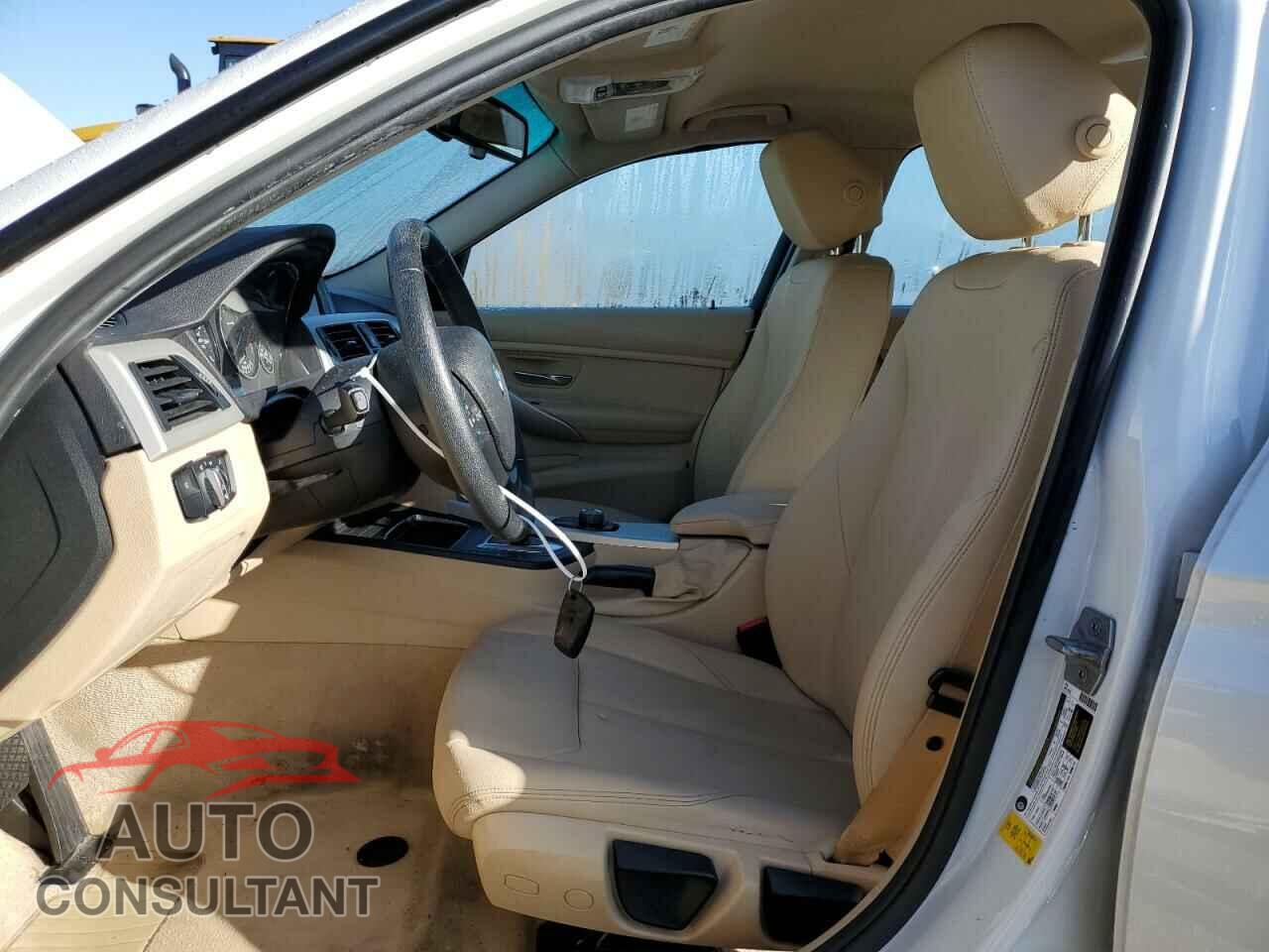 BMW 3 SERIES 2016 - WBA8E1G56GNU10629