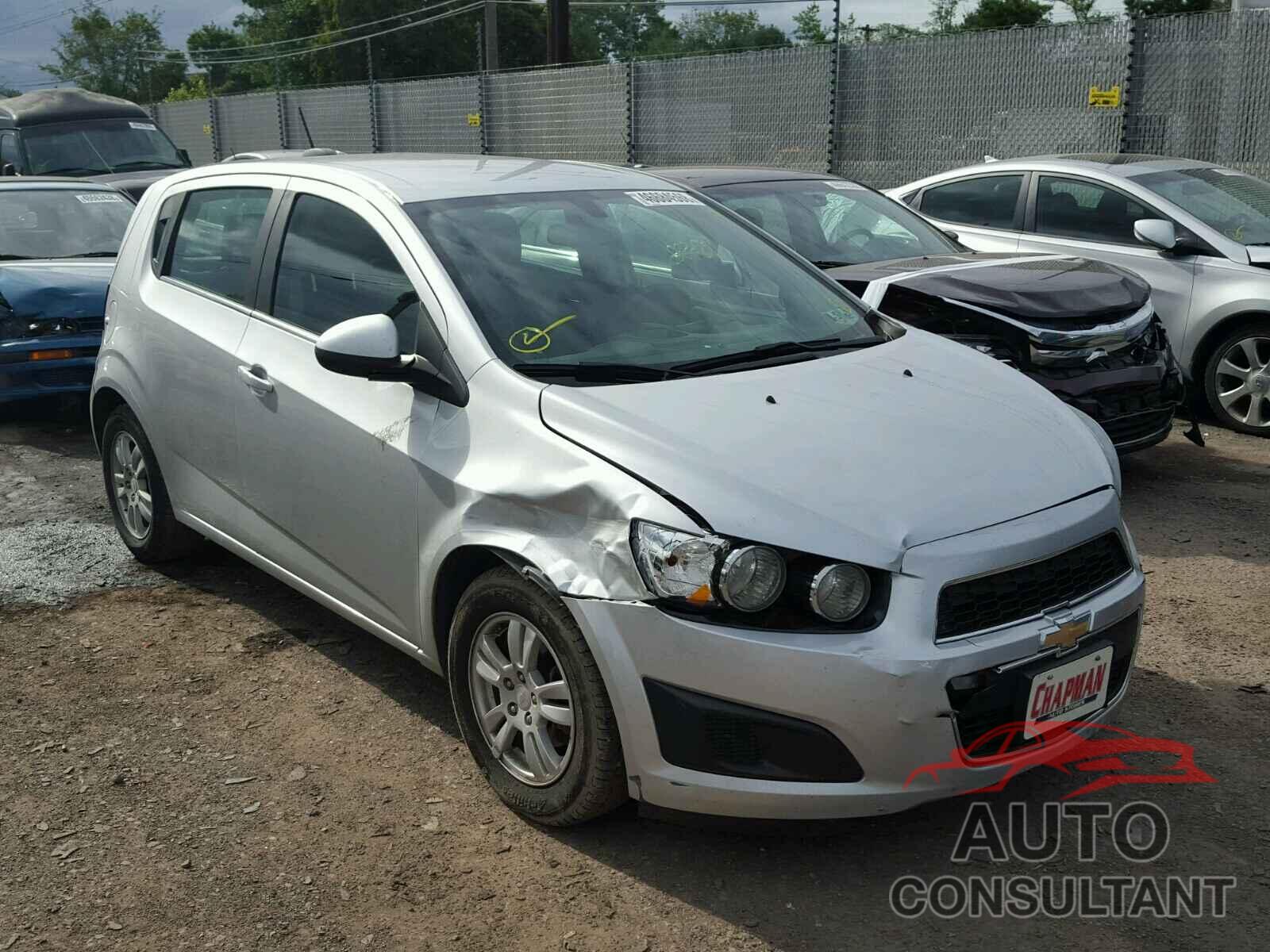 CHEVROLET SONIC 2015 - 1G1JC6SG8F4199155