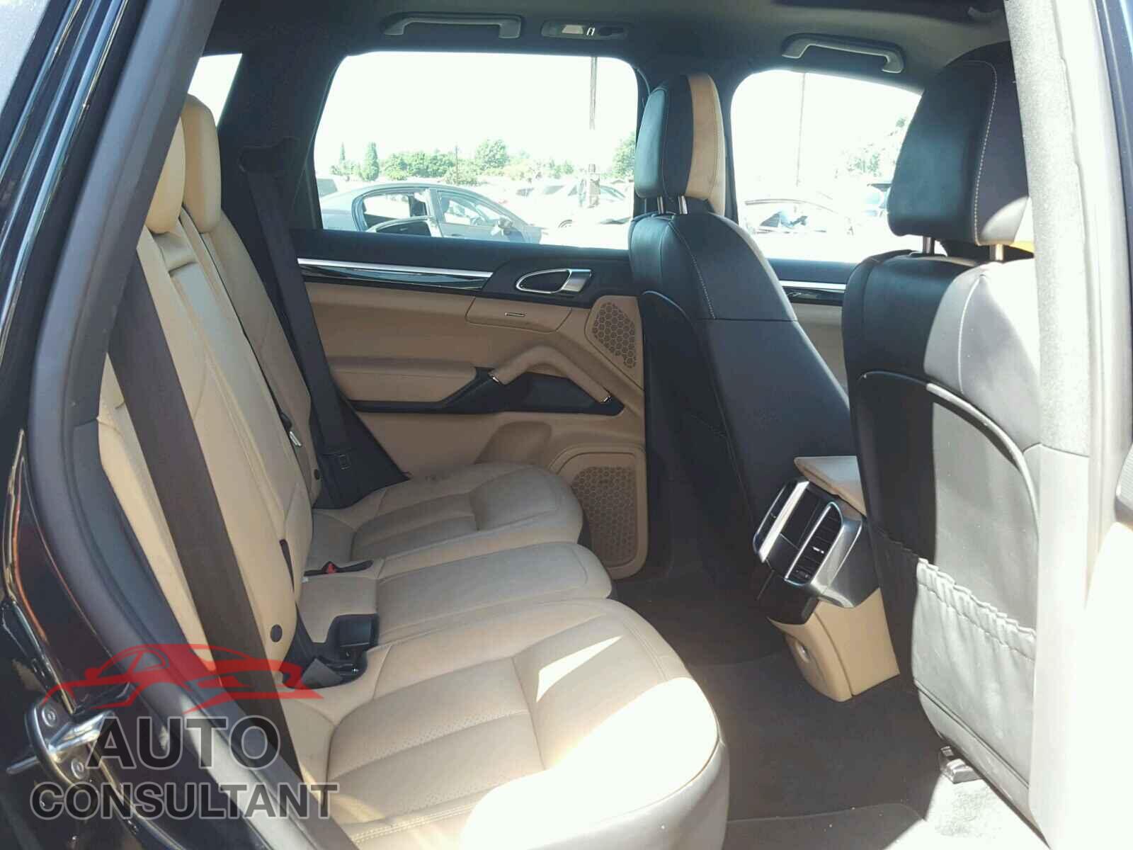 PORSCHE CAYENNE 2016 - WP1AA2A26GLA01416