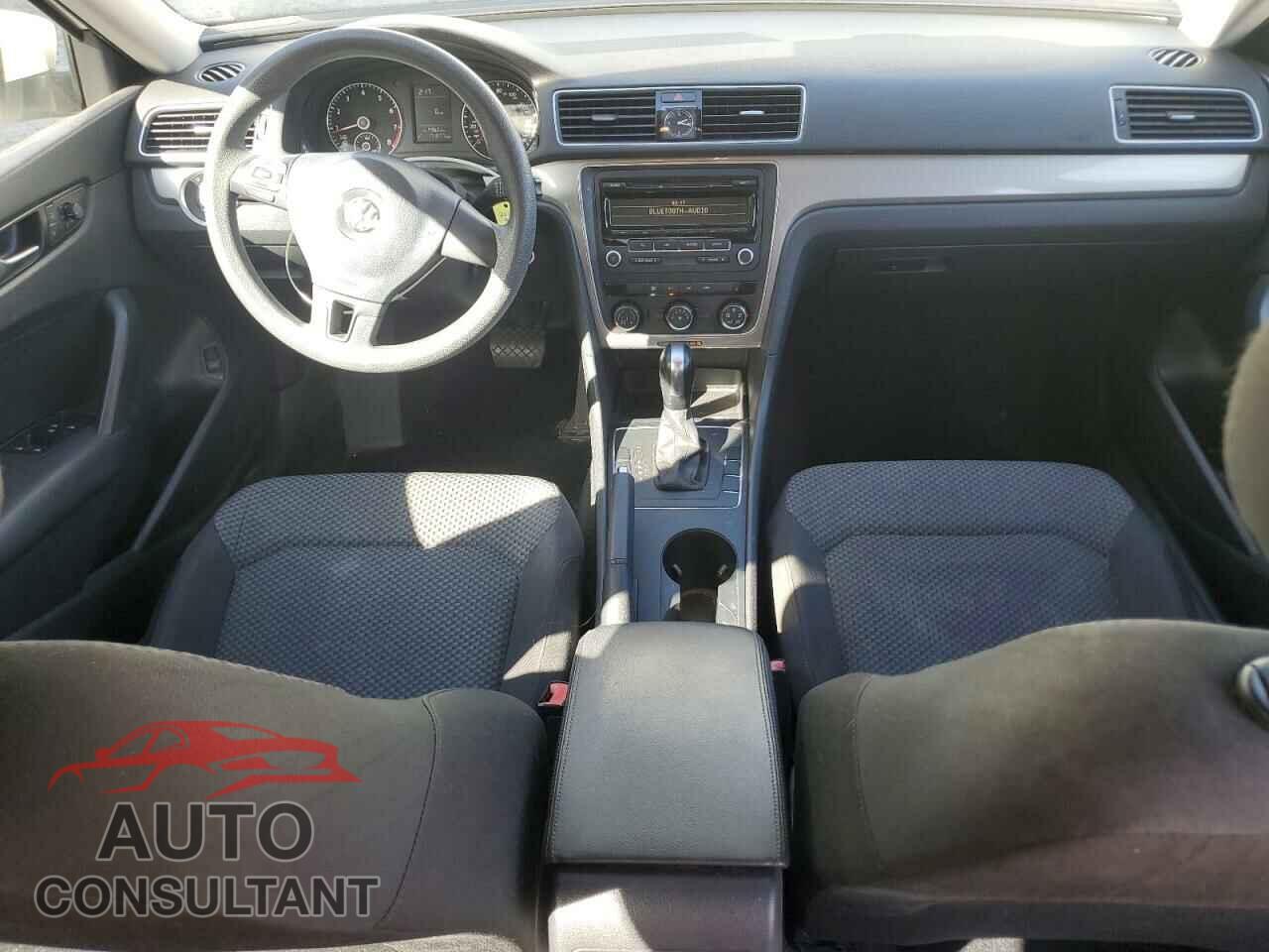 VOLKSWAGEN PASSAT 2014 - 1VWAH7A32EC008330
