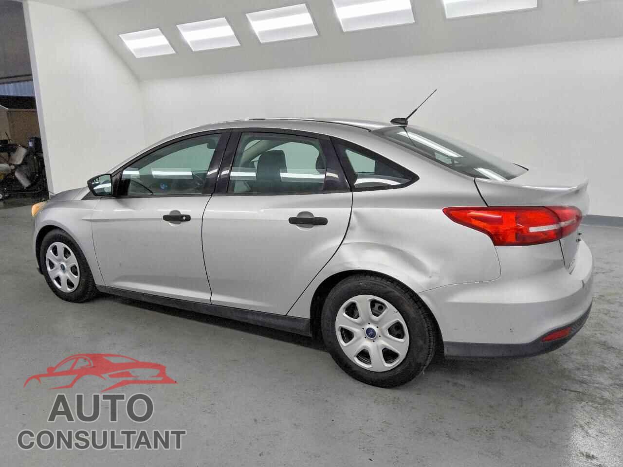 FORD FOCUS 2015 - 1FADP3E27FL326089