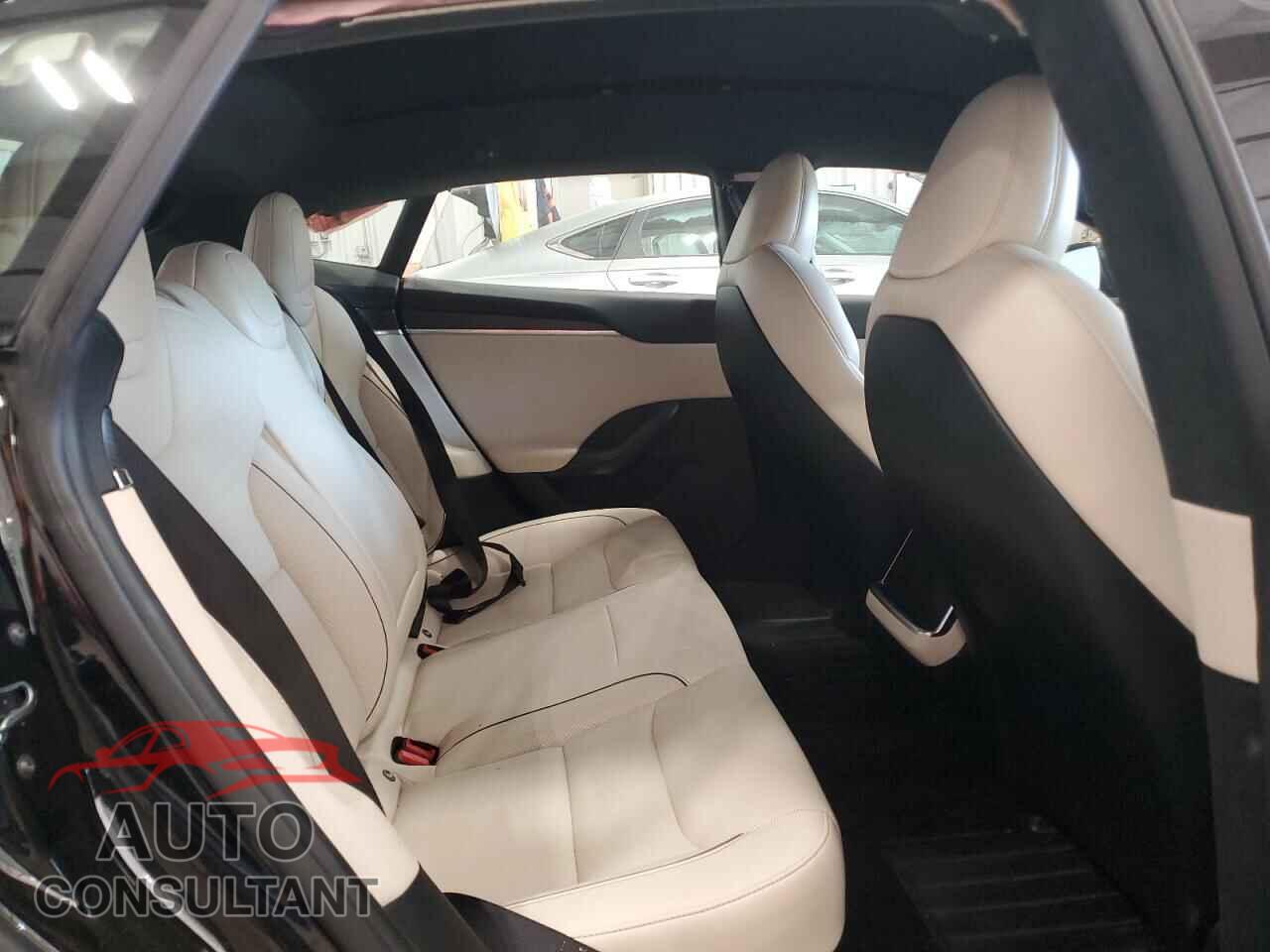 TESLA MODEL S 2021 - 5YJSA1E64MF443848