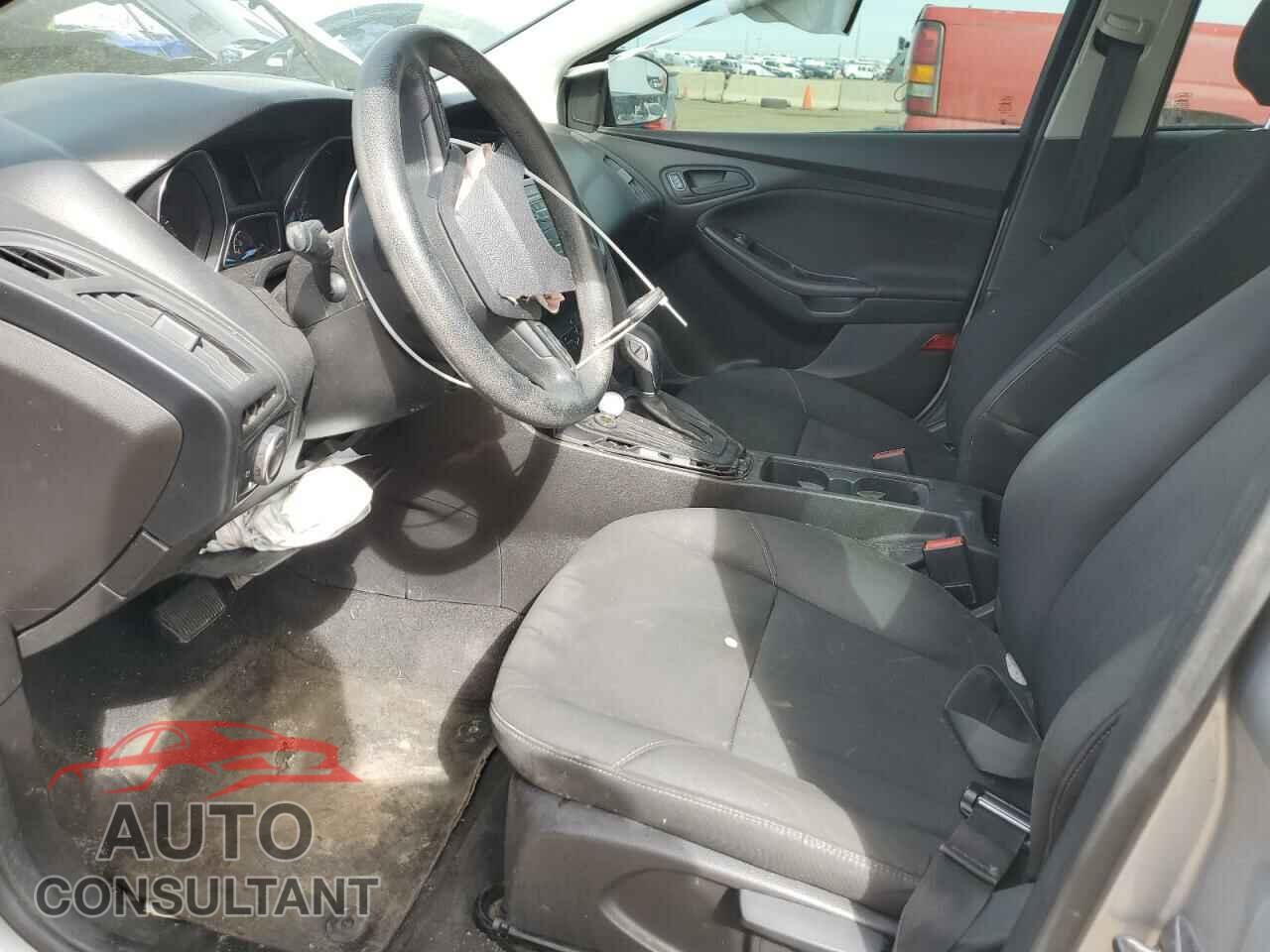 FORD FOCUS 2015 - 1FADP3E25FL368857