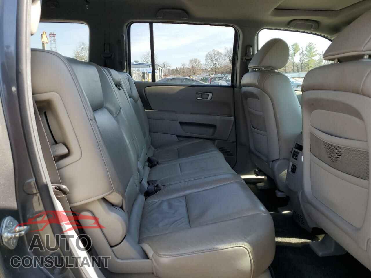 HONDA PILOT 2011 - 5FNYF4H56BB078599