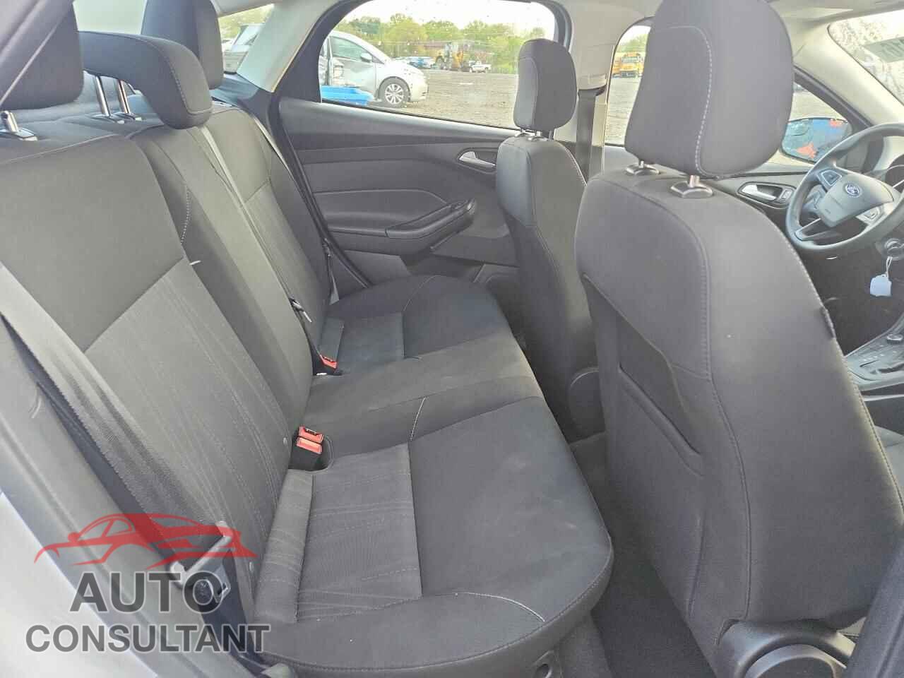FORD FOCUS 2018 - 1FADP3FE5JL227451