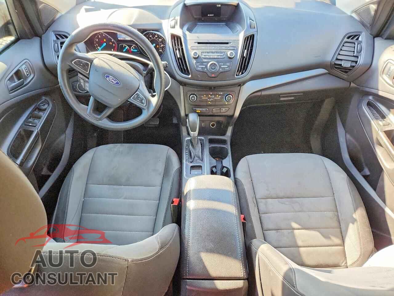 FORD ESCAPE 2017 - 1FMCU0F77HUE72377