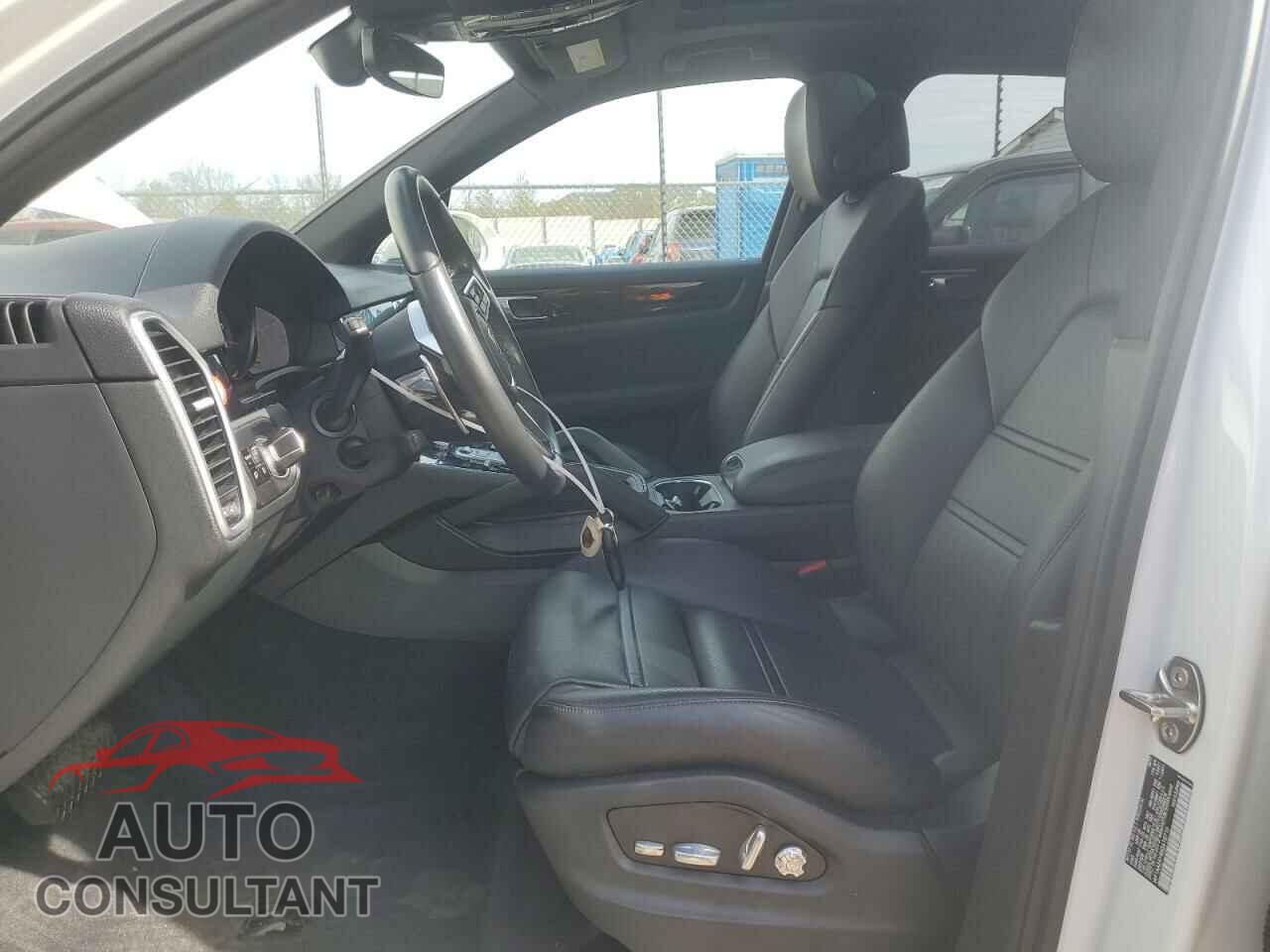 PORSCHE CAYENNE 2019 - WP1AA2AY4KDA18710
