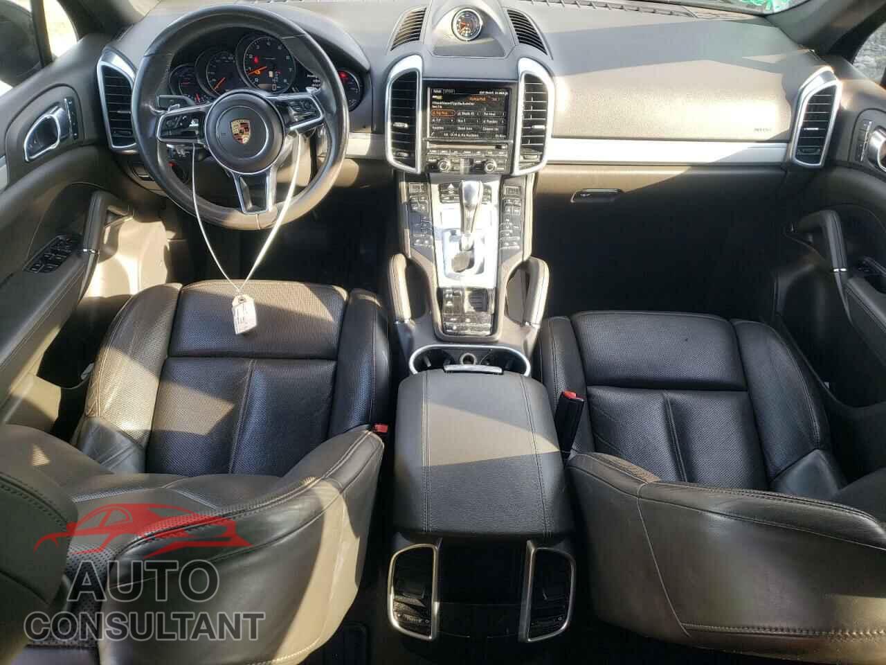 PORSCHE CAYENNE 2016 - WP1AA2A23GKA08779