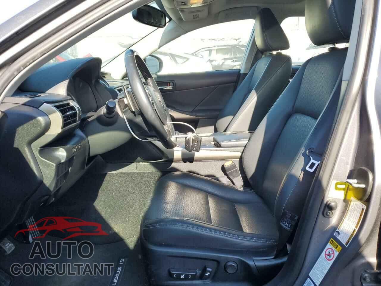 LEXUS IS 2015 - JTHCF1D20F5018151