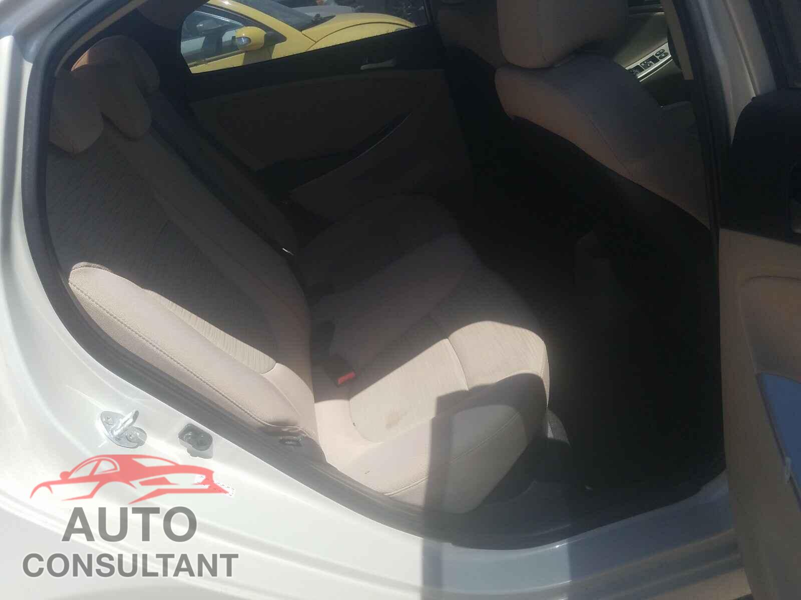 HYUNDAI ACCENT 2017 - KMHCT4AE8HU205698