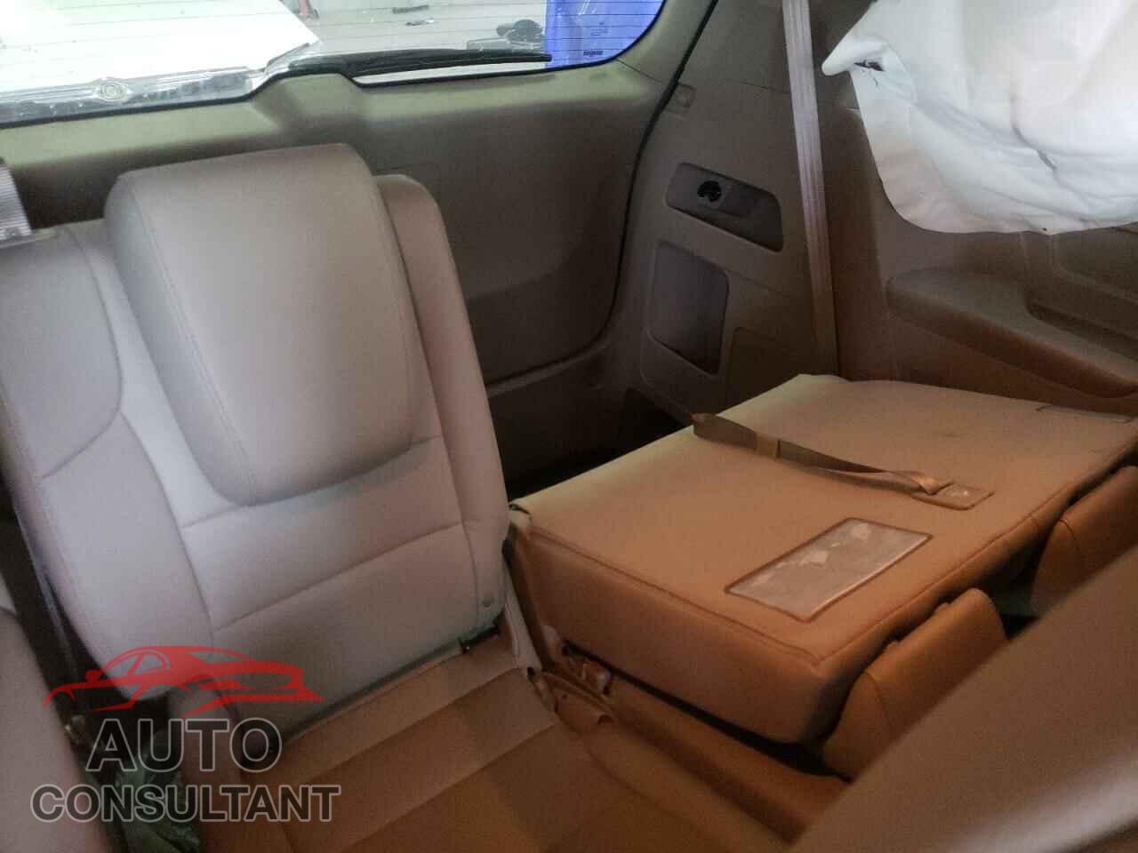 HONDA ODYSSEY 2017 - 5FNRL5H61HB026575