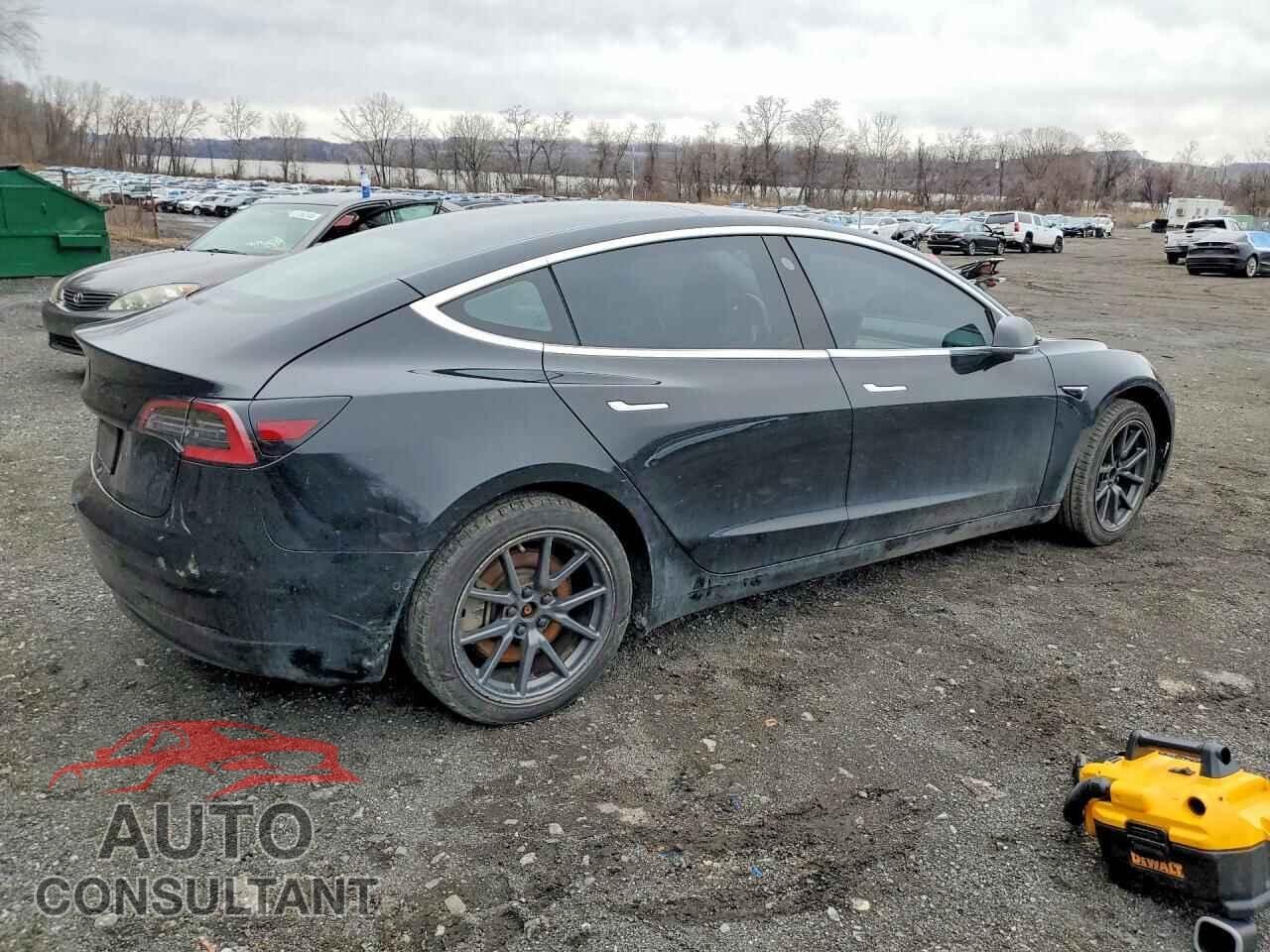 TESLA MODEL 3 2018 - 5YJ3E1EA2JF040864