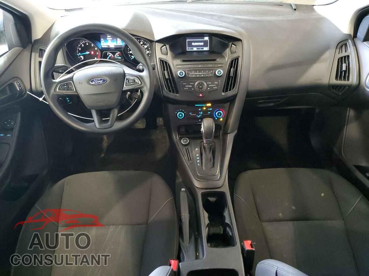 FORD FOCUS 2015 - 1FADP3E20FL220177