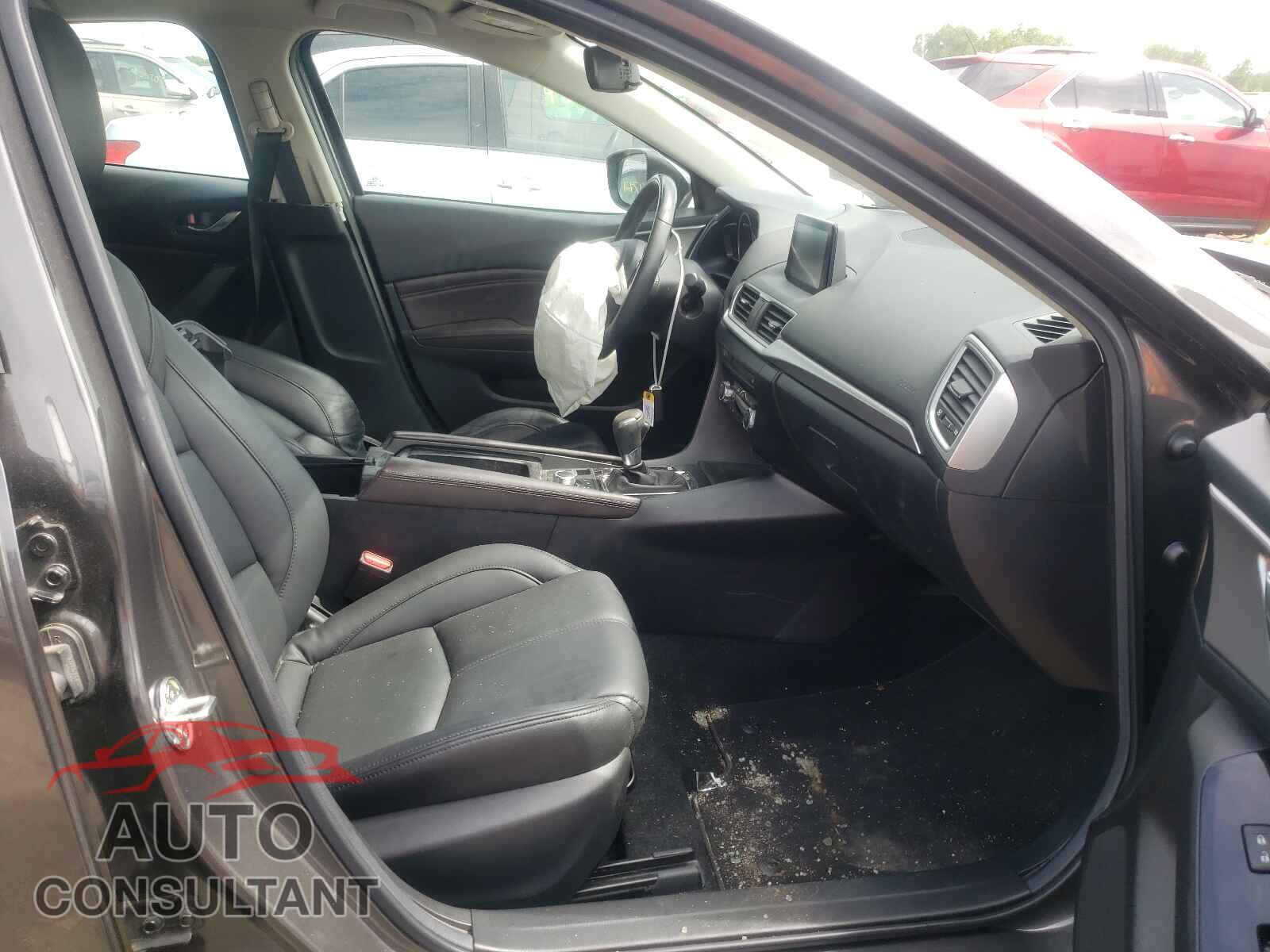 MAZDA 3 2017 - 3MZBN1L74HM121936