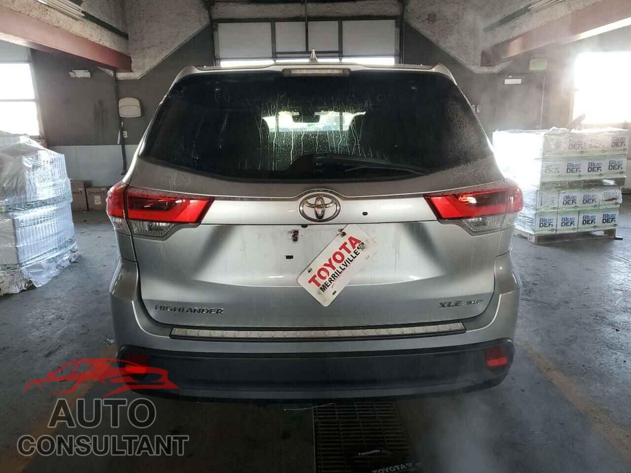 TOYOTA HIGHLANDER 2018 - 5TDJZRFHXJS557458