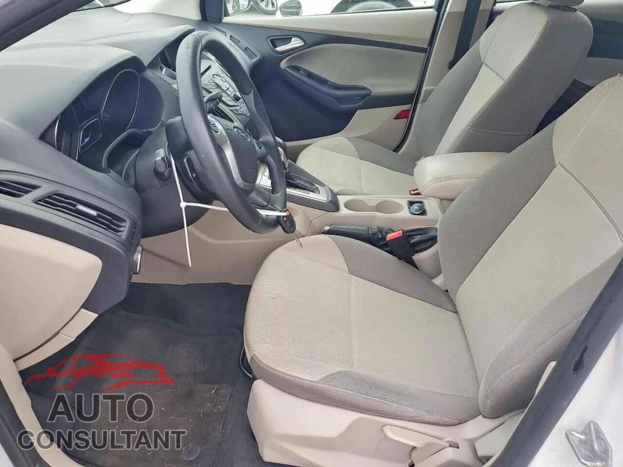 FORD FOCUS 2014 - 1FADP3K2XEL392445