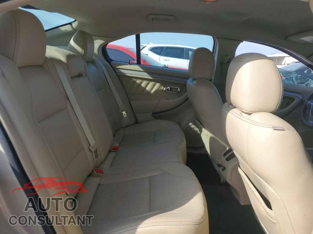 FORD TAURUS 2017 - 1FAHP2E88HG117181